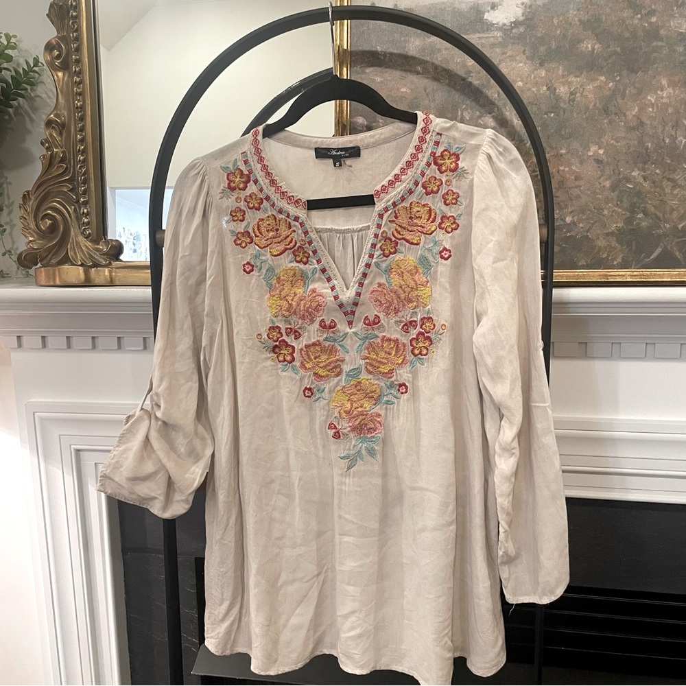 Andree by unit multicolor embroidered Ivory blouse Tunic size S